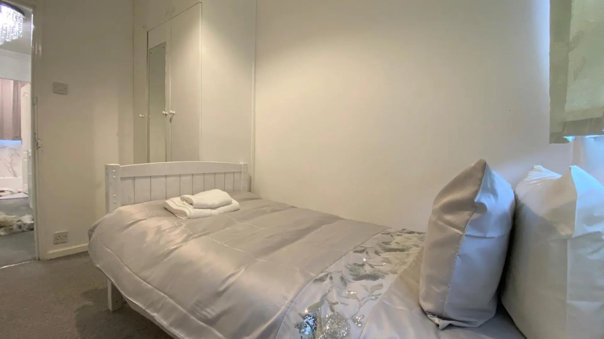 London Charm - 3 Bedroom House Near Canary Wharf 0*,  Storbritannien